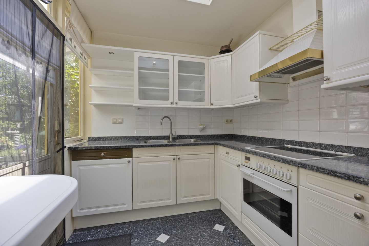 Tussenwoning te koop: Waterlelielaan 4, Rijnsaterwoude
