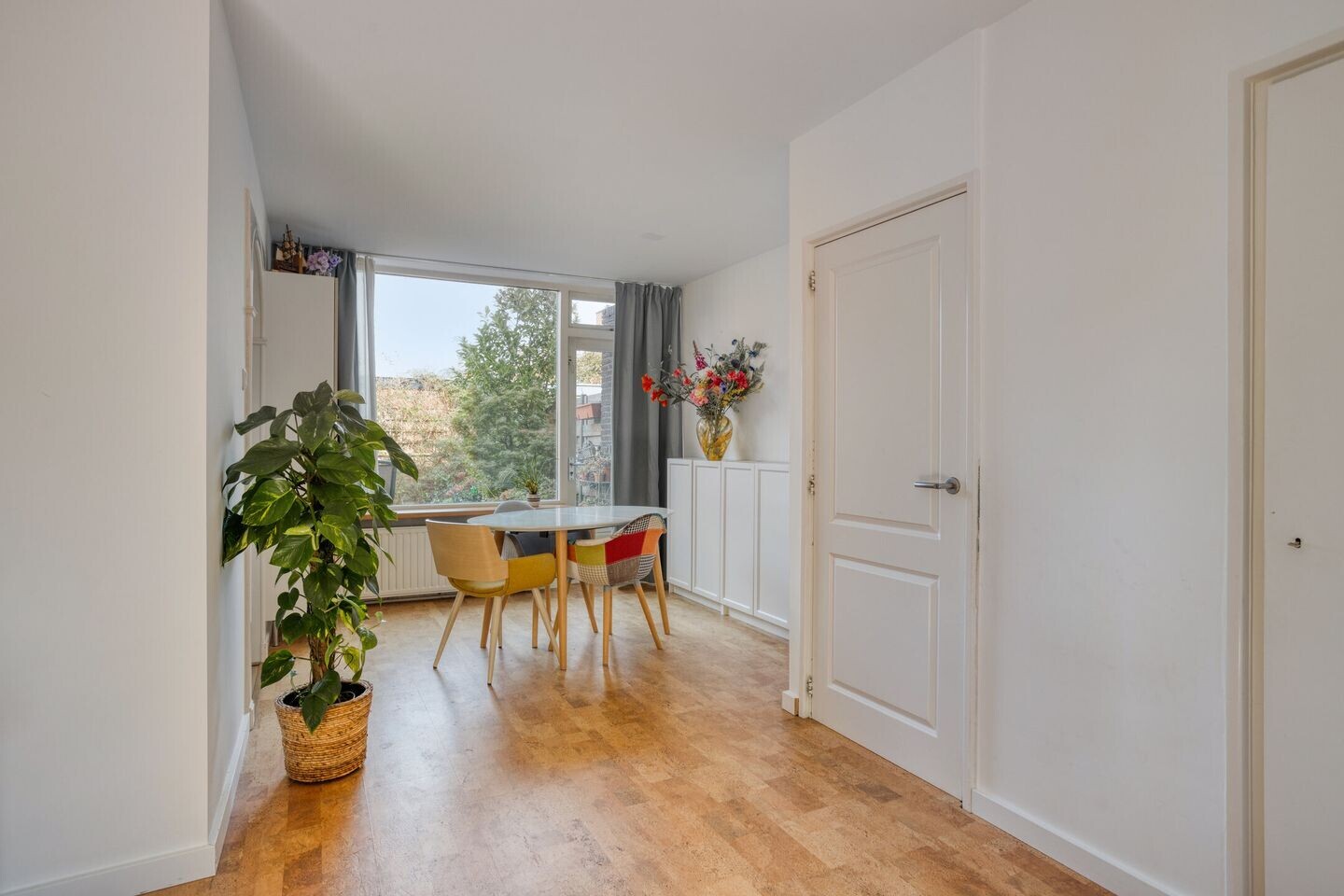 Tussenwoning te koop: Emmalaan 6, Woubrugge