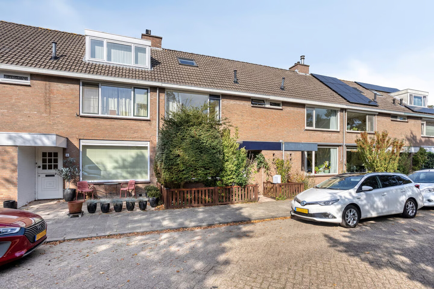 Tussenwoning te koop: Emmalaan 6, Woubrugge