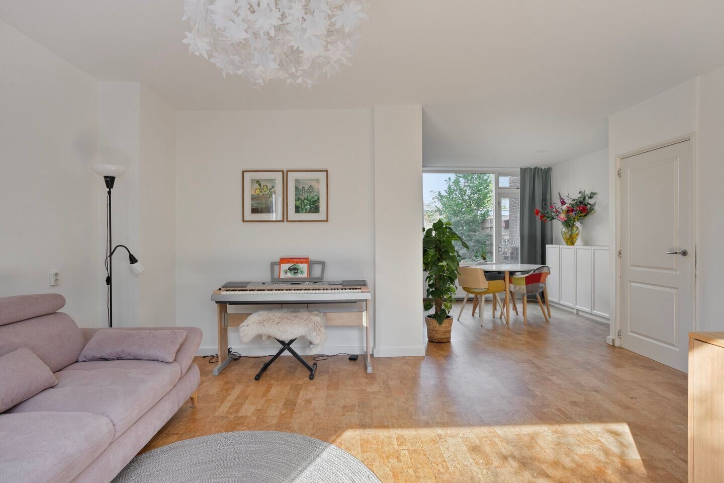 Tussenwoning te koop: Emmalaan 6, Woubrugge