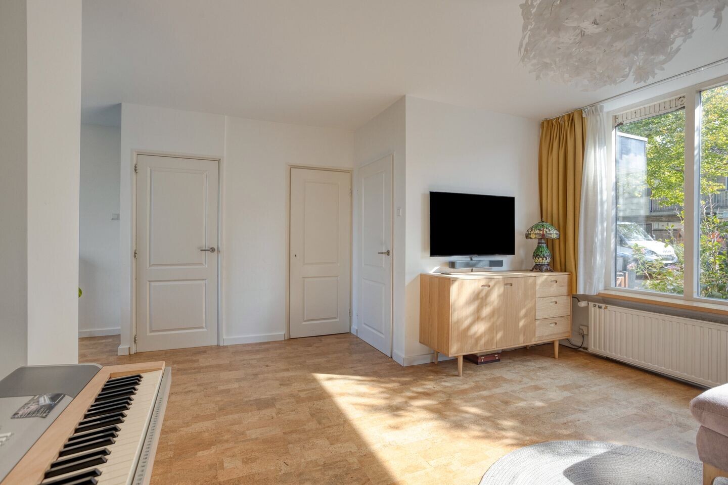 Tussenwoning te koop: Emmalaan 6, Woubrugge