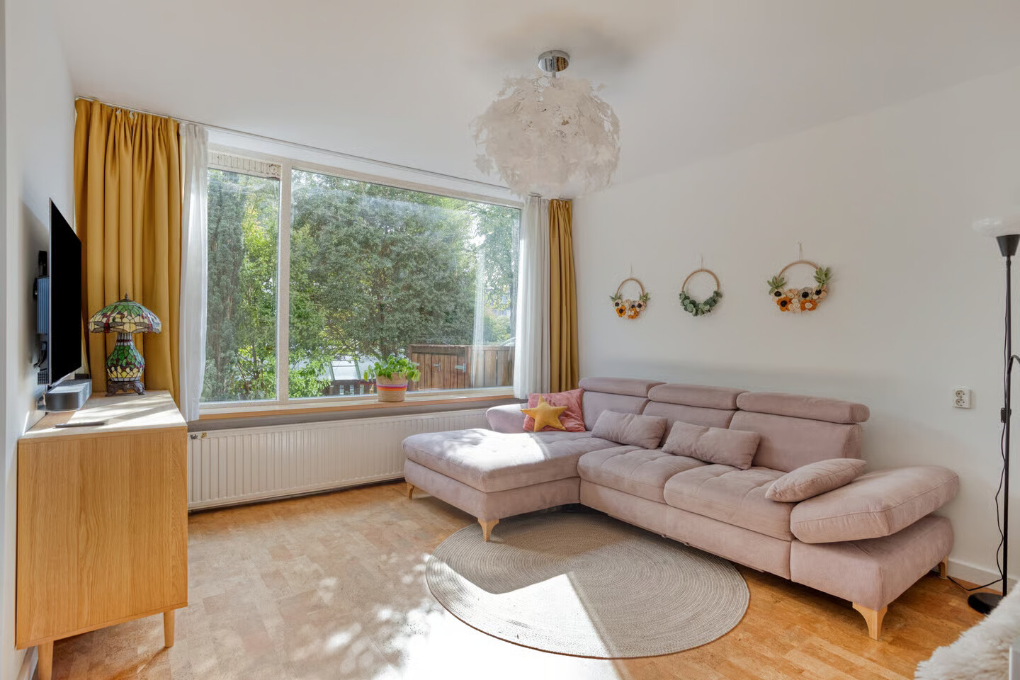 Tussenwoning te koop: Emmalaan 6, Woubrugge