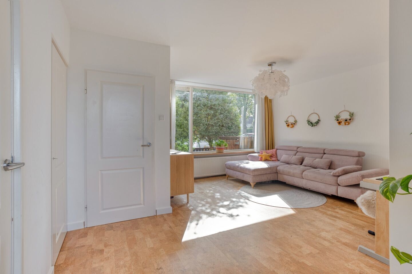 Tussenwoning te koop: Emmalaan 6, Woubrugge
