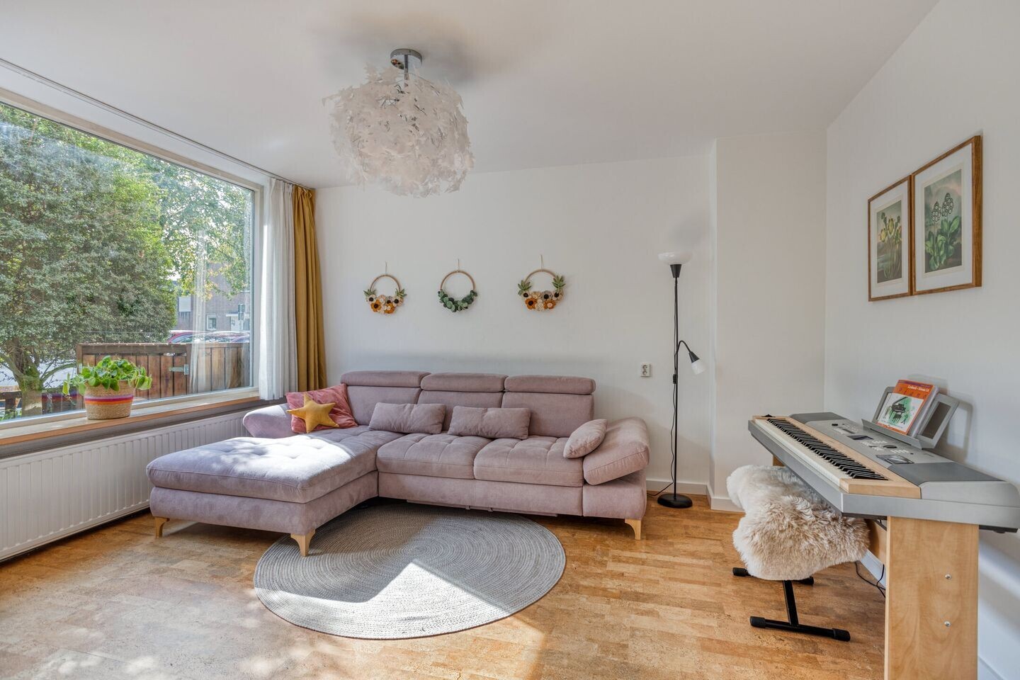 Tussenwoning te koop: Emmalaan 6, Woubrugge