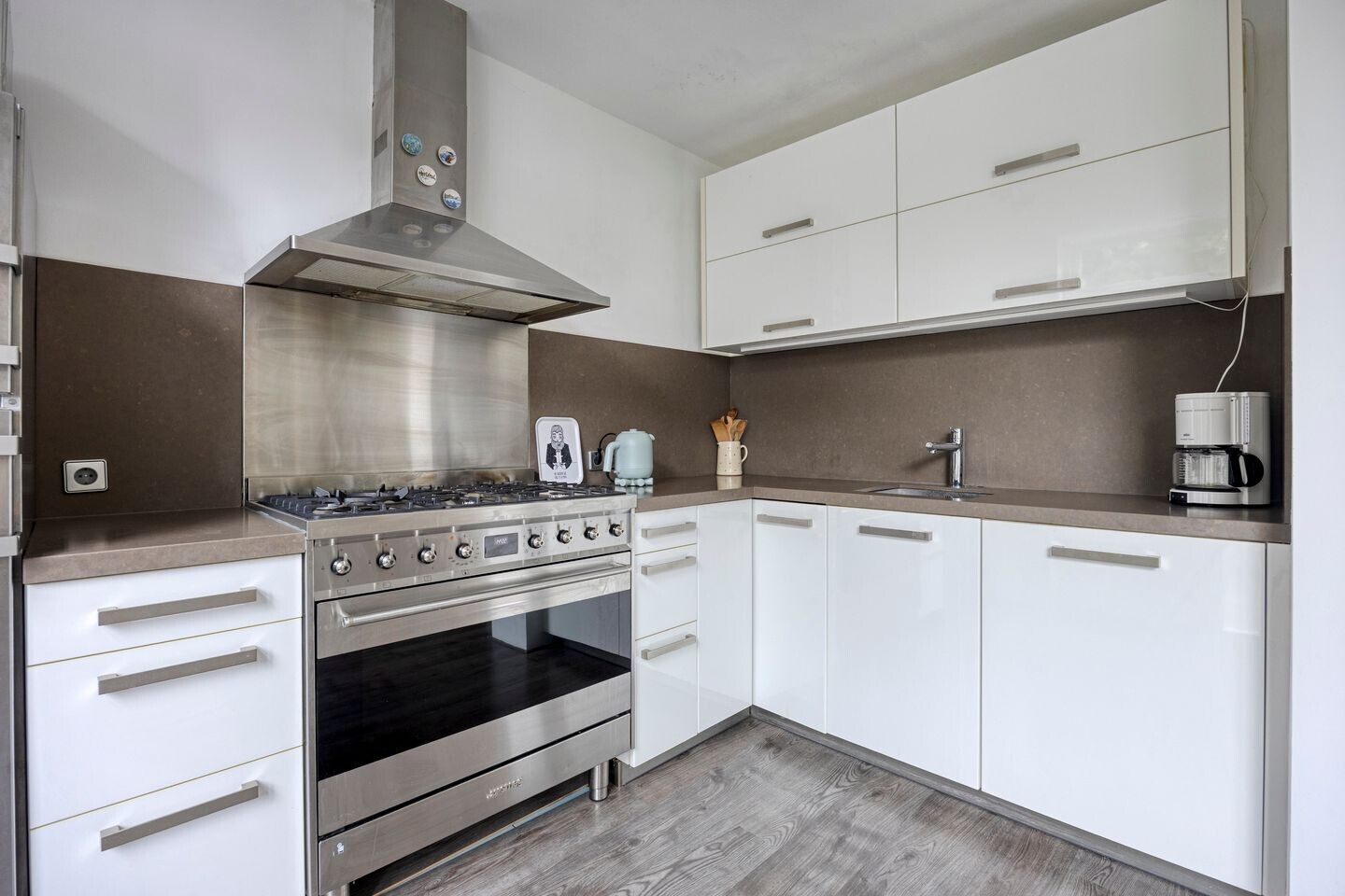 Hoekwoning te koop: Vingerhoedtstraat 13, Woubrugge