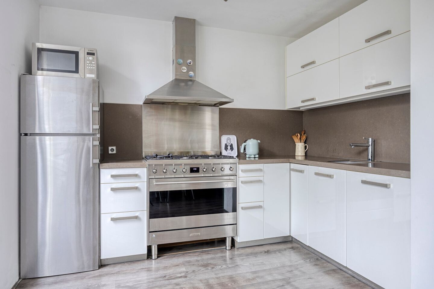 Hoekwoning te koop: Vingerhoedtstraat 13, Woubrugge