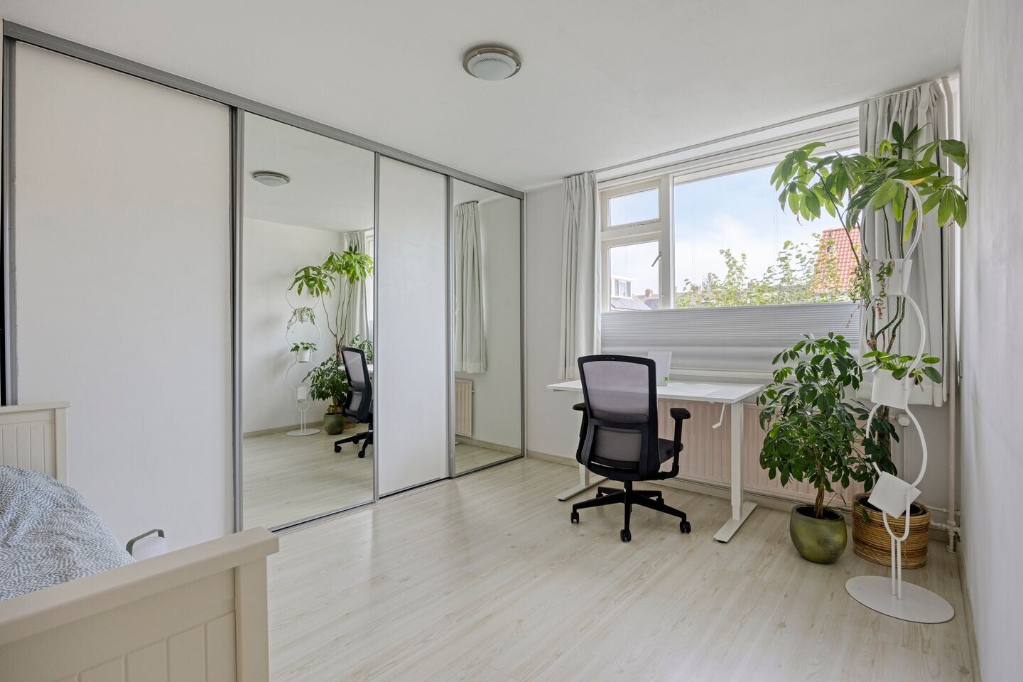 Hoekwoning te koop: Vingerhoedtstraat 13, Woubrugge