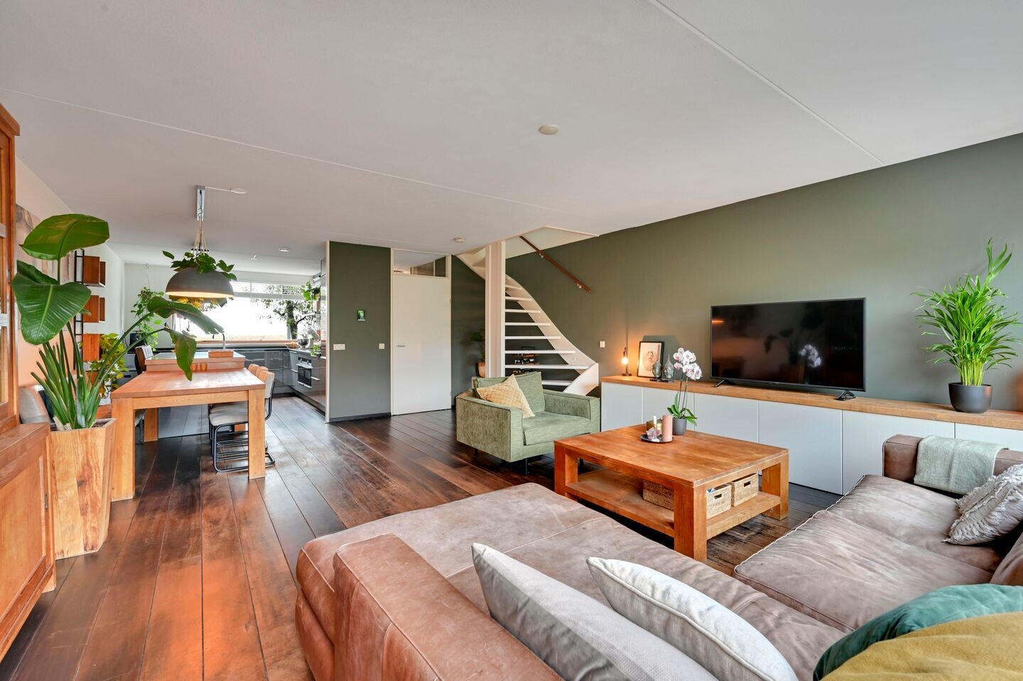 Tussenwoning te koop: Dodaarsoever 14, 'S-Gravenhage