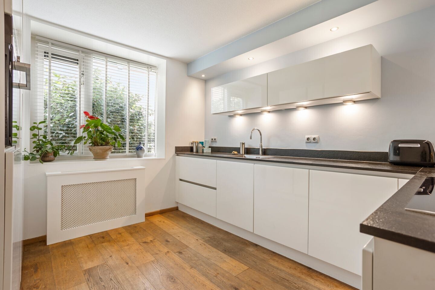 Tussenwoning te koop: Handbalstraat 3, 'S-Gravenhage