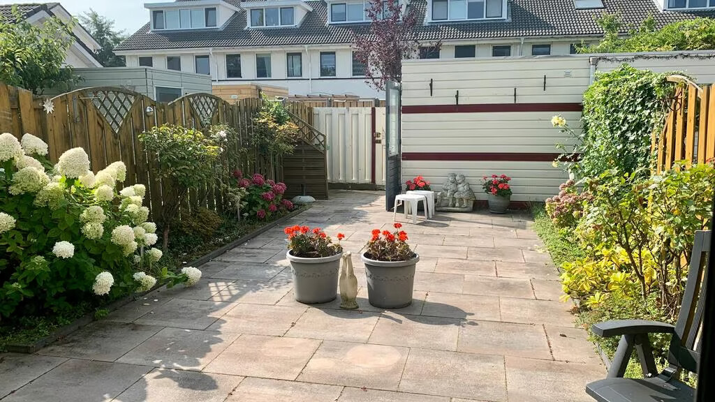 Tussenwoning te huur: Atletiekbaan 4, 'S-Gravenhage