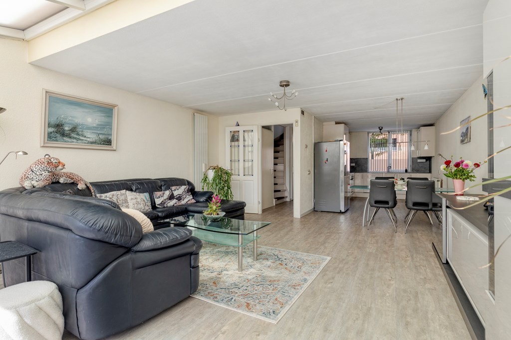 Tussenwoning te koop: Weidevogellaan 63, 'S-Gravenhage