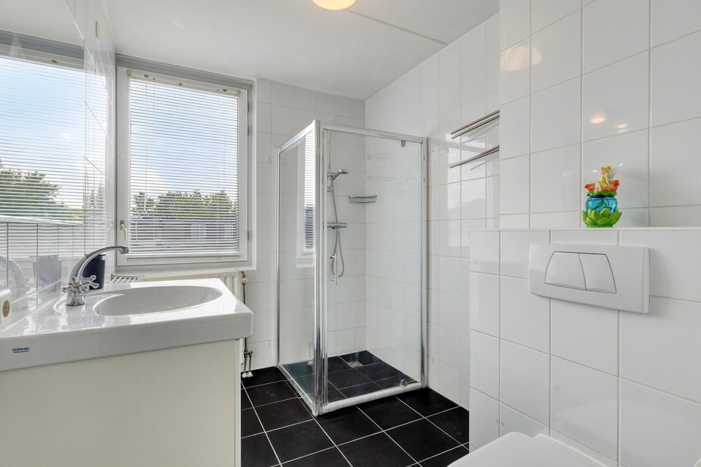 Tussenwoning te koop: Weidevogellaan 63, 'S-Gravenhage
