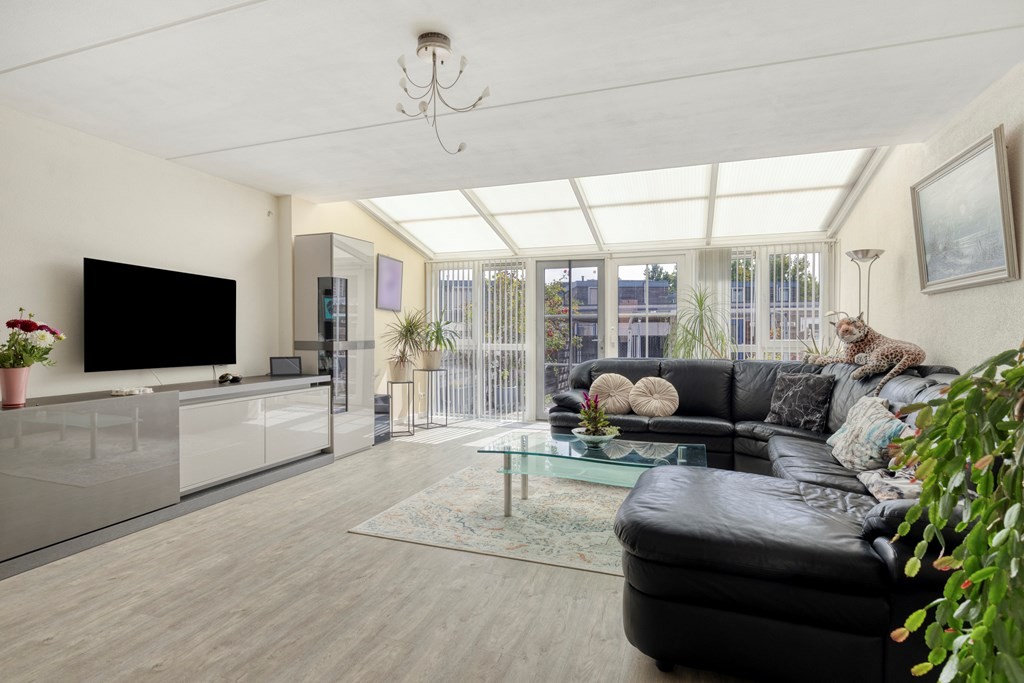 Tussenwoning te koop: Weidevogellaan 63, 'S-Gravenhage