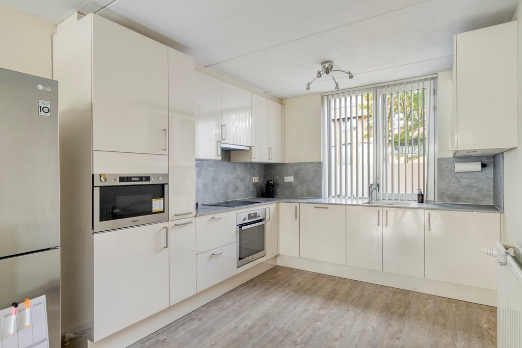 Tussenwoning te koop: Weidevogellaan 63, 'S-Gravenhage