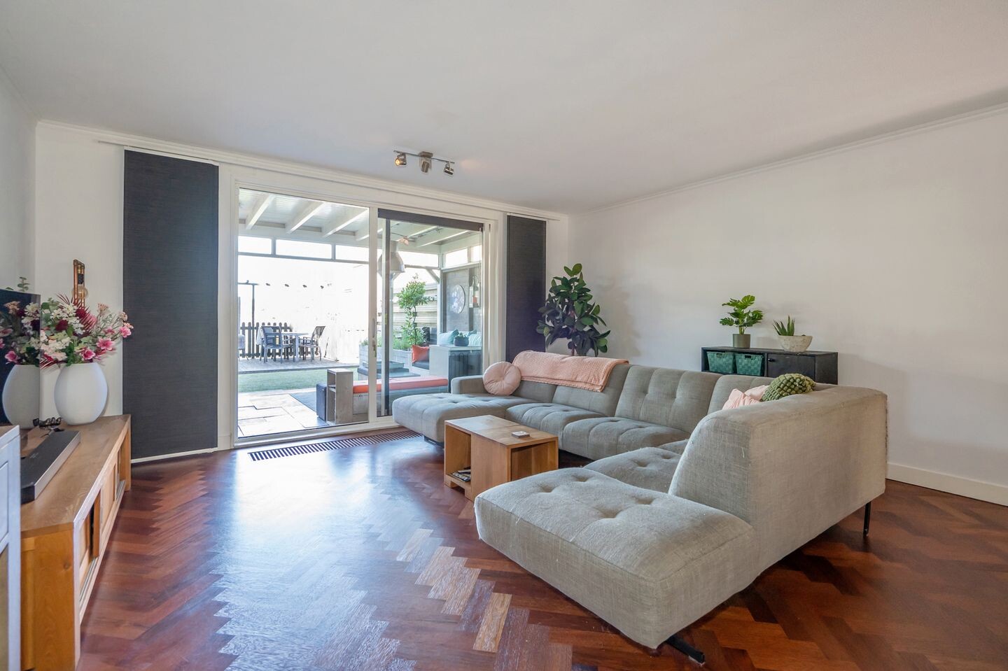 Tussenwoning te koop: Van Veendijk 49, 'S-Gravenhage