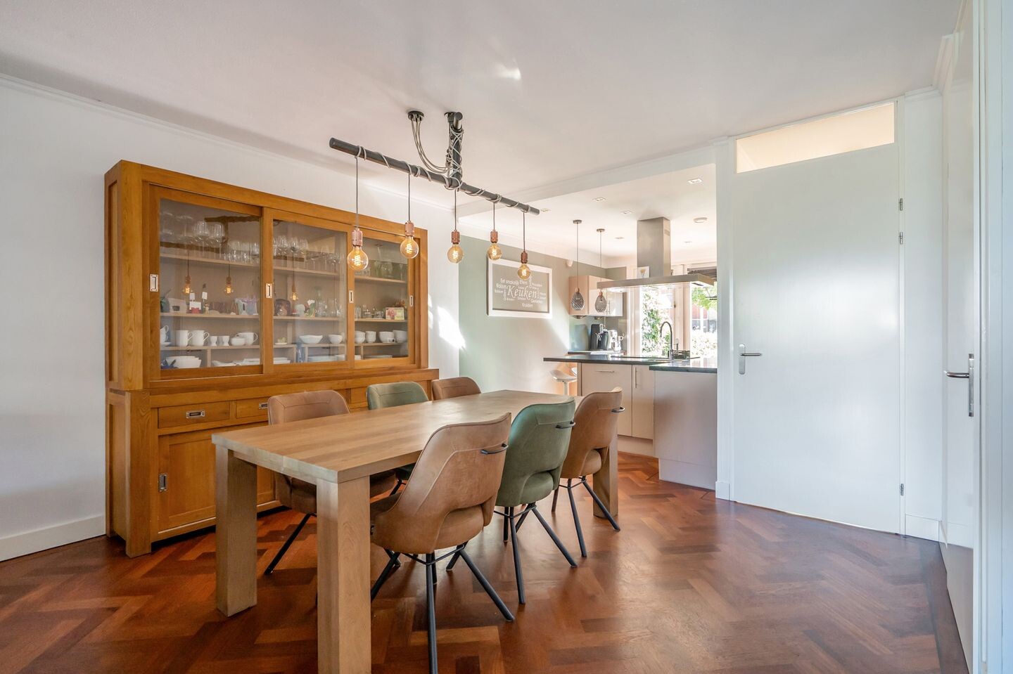 Tussenwoning te koop: Van Veendijk 49, 'S-Gravenhage