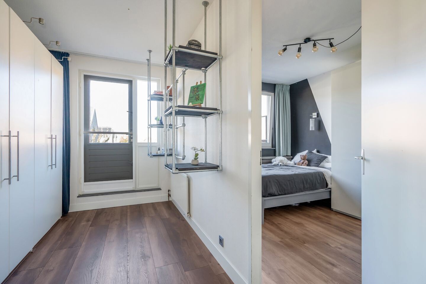 Tussenwoning te koop: Van Veendijk 49, 'S-Gravenhage
