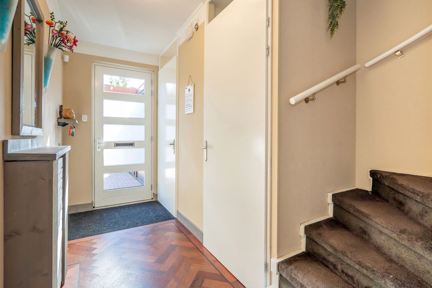 Tussenwoning te koop: Van Veendijk 49, 'S-Gravenhage