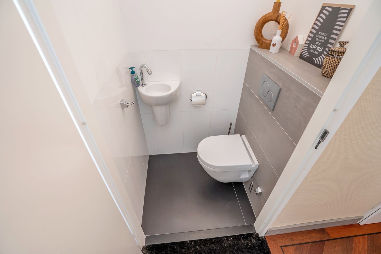 Tussenwoning te koop: Van Veendijk 49, 'S-Gravenhage