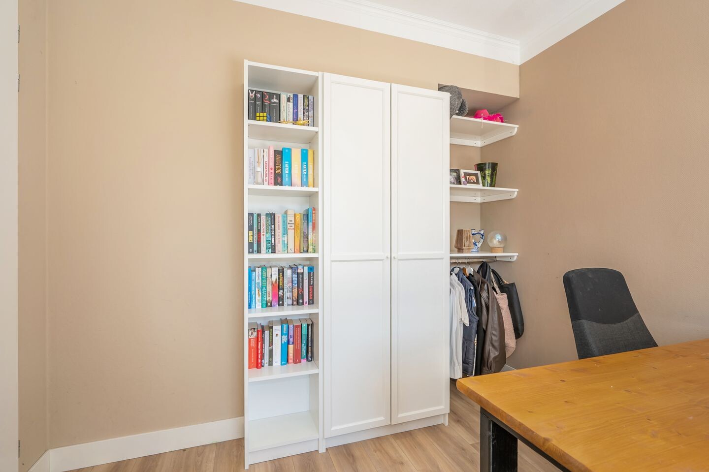 Tussenwoning te koop: Van Veendijk 49, 'S-Gravenhage
