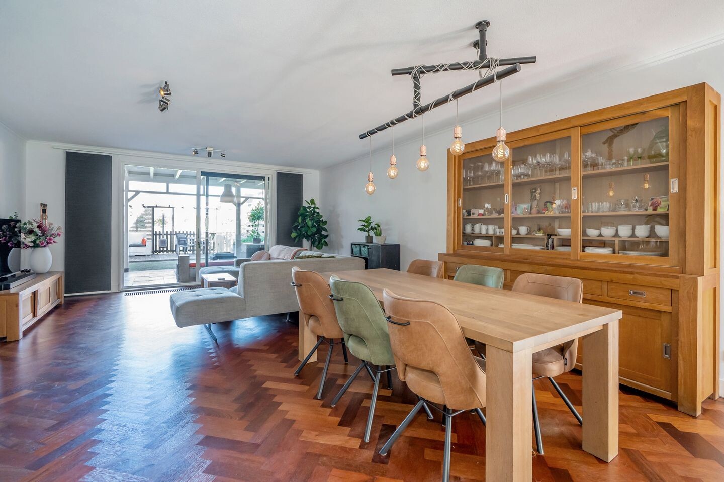 Tussenwoning te koop: Van Veendijk 49, 'S-Gravenhage