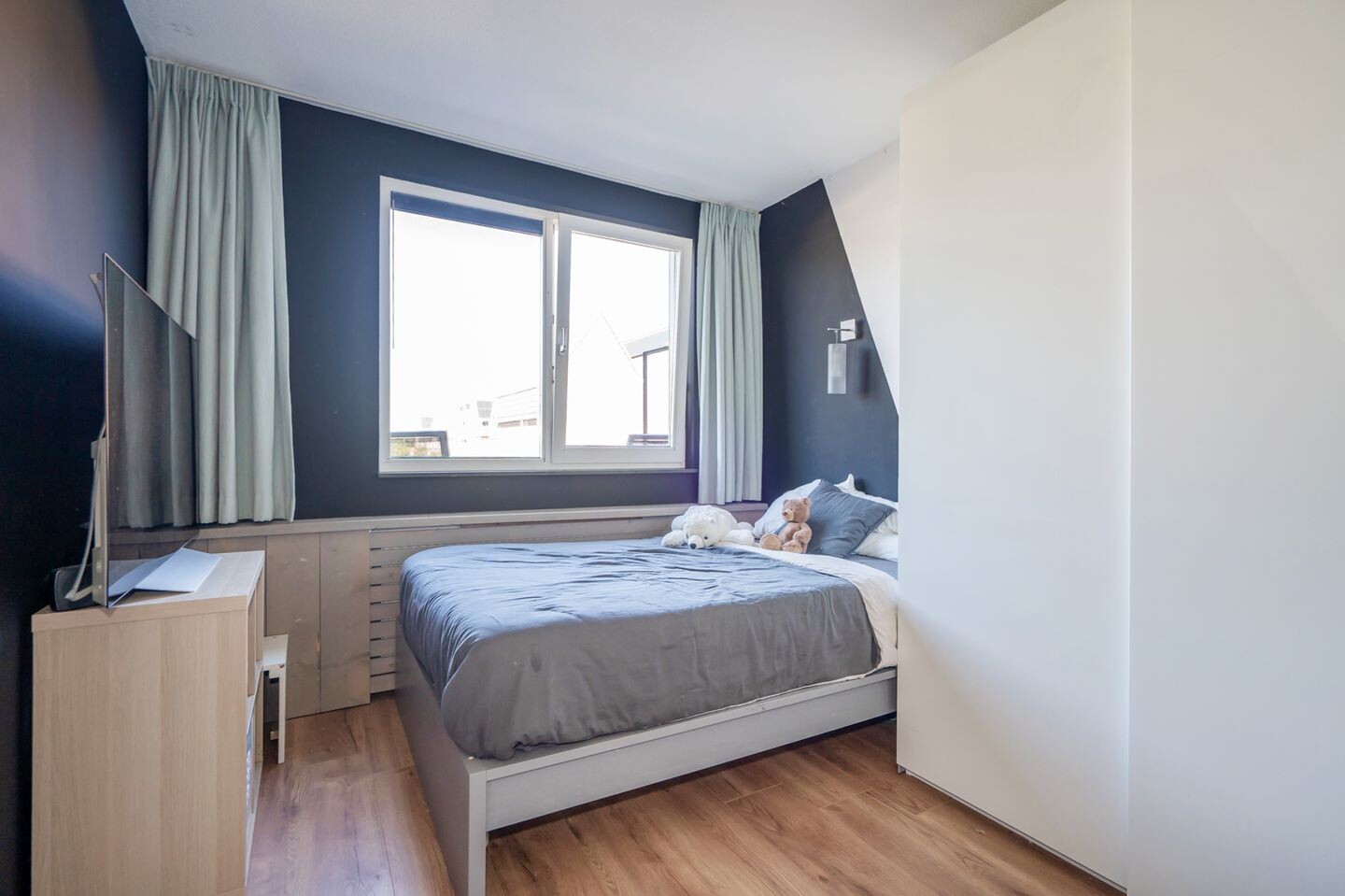 Tussenwoning te koop: Van Veendijk 49, 'S-Gravenhage