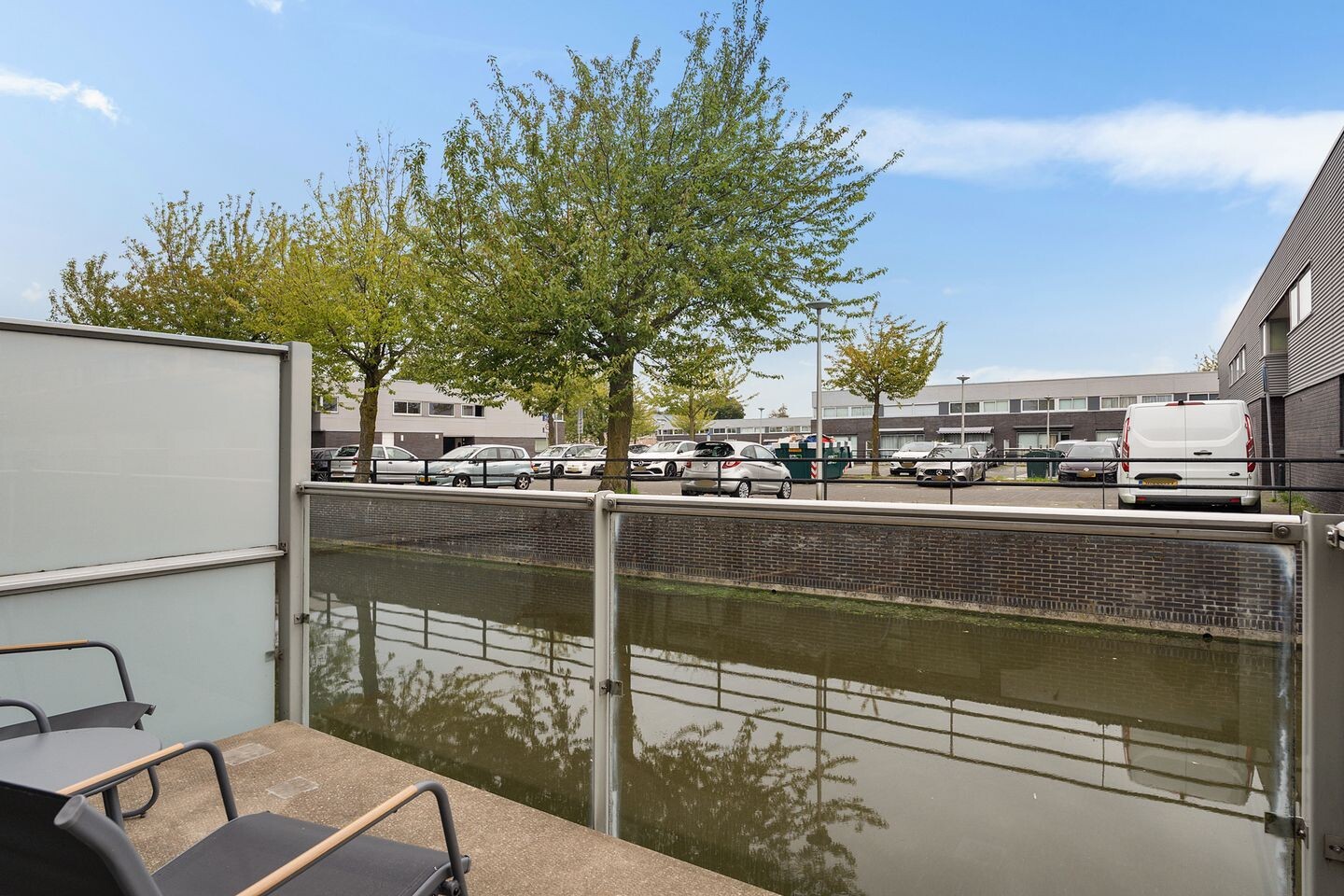 Tussenwoning te koop: Van der Voortvaart 11, 'S-Gravenhage