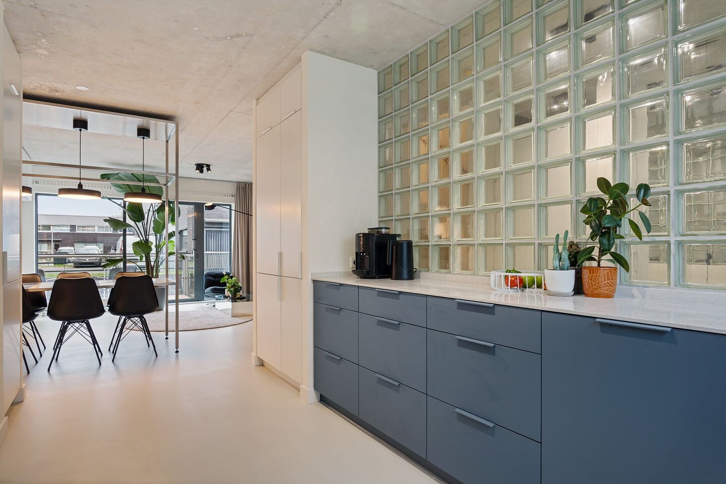 Tussenwoning te koop: Van der Voortvaart 11, 'S-Gravenhage