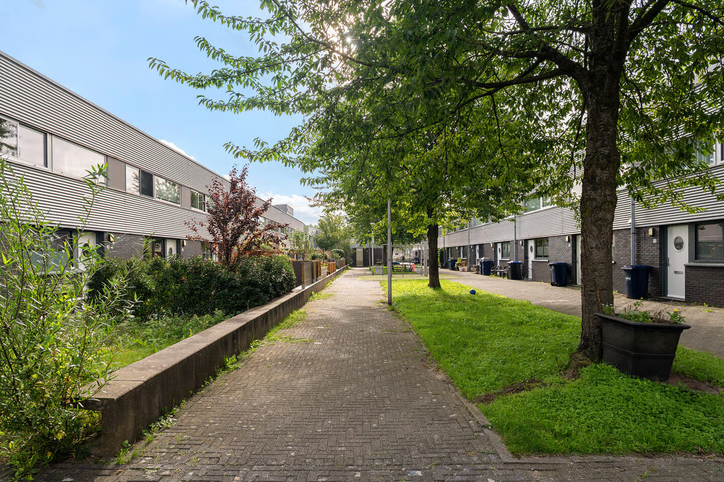 Tussenwoning te koop: Van der Voortvaart 11, 'S-Gravenhage