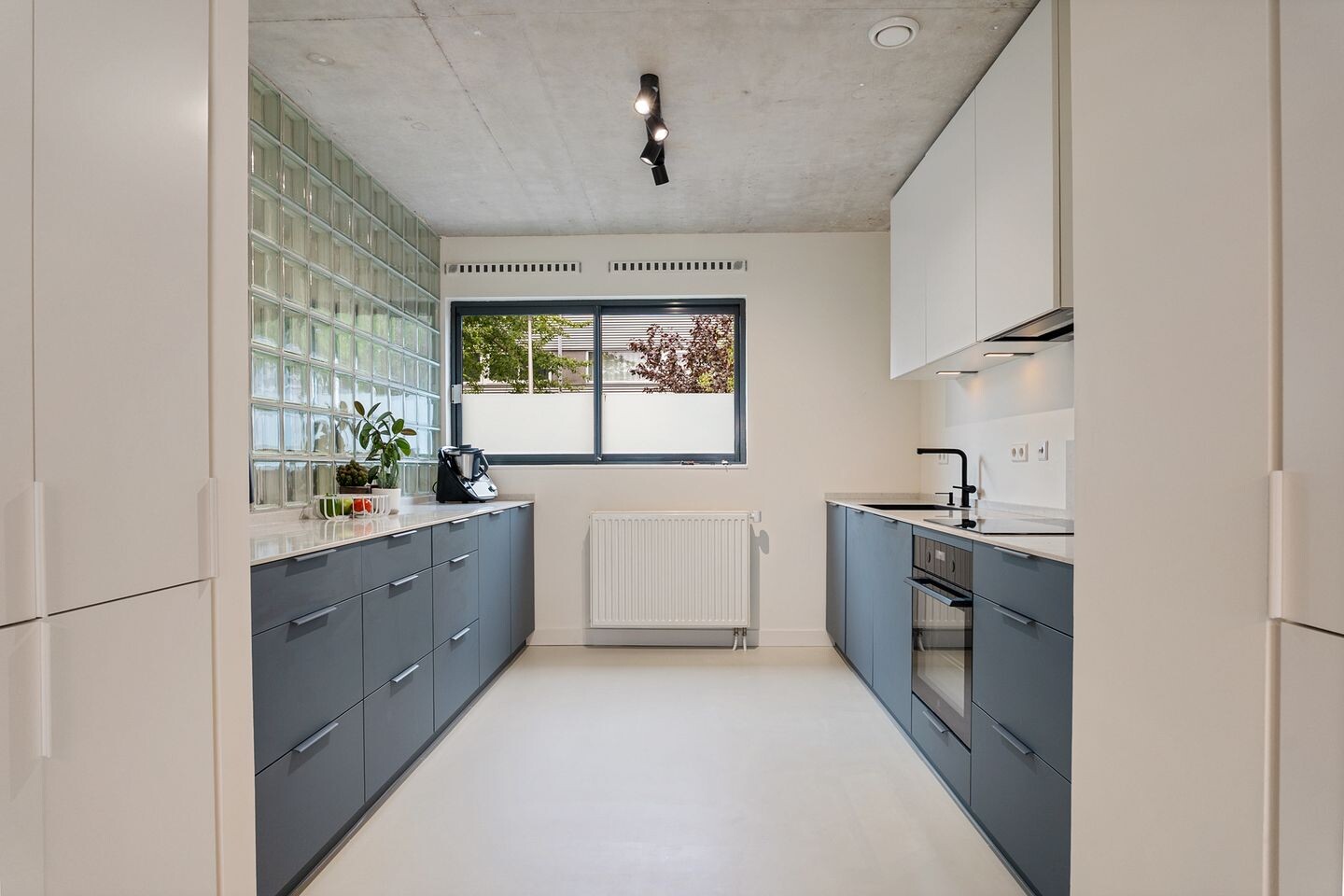 Tussenwoning te koop: Van der Voortvaart 11, 'S-Gravenhage