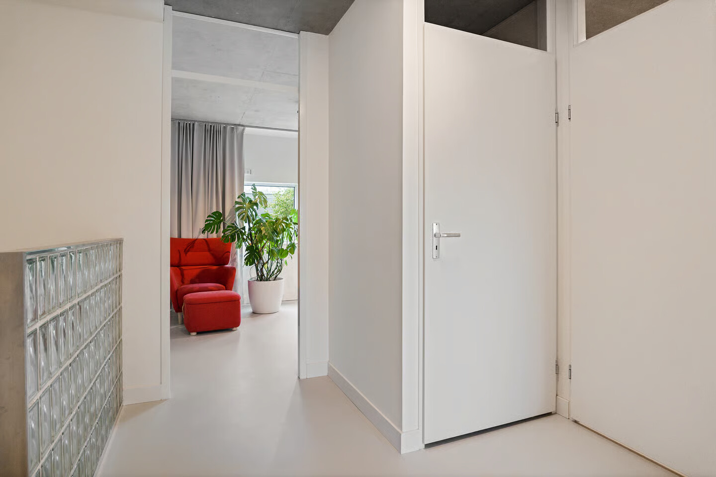 Tussenwoning te koop: Van der Voortvaart 11, 'S-Gravenhage