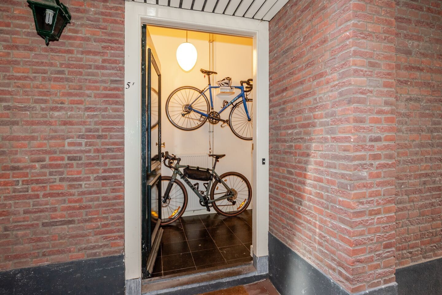 Appartement te koop: Oude Molstraat 5F, 'S-Gravenhage