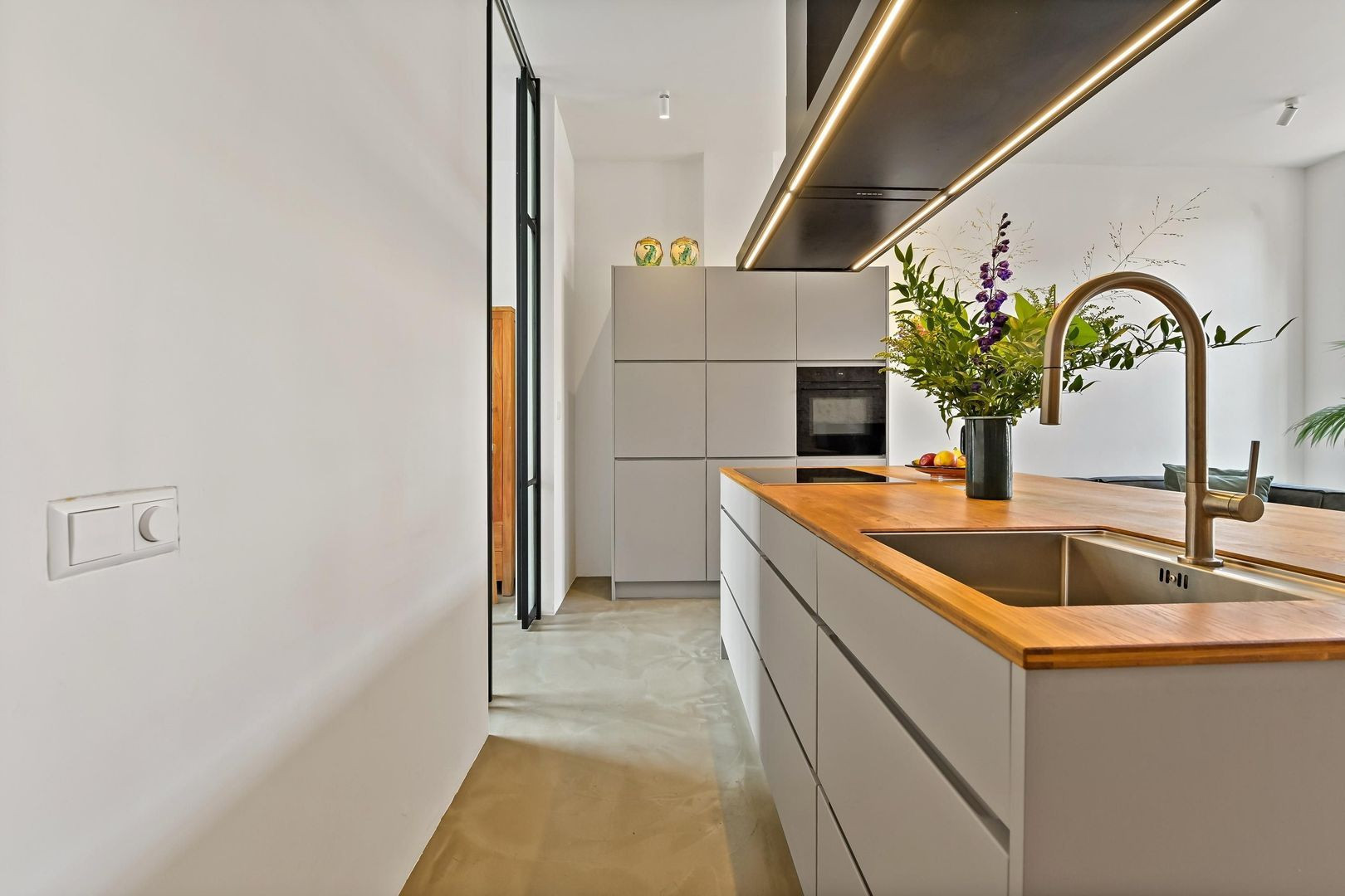 Appartement te koop: Stationsweg 43A, 'S-Gravenhage