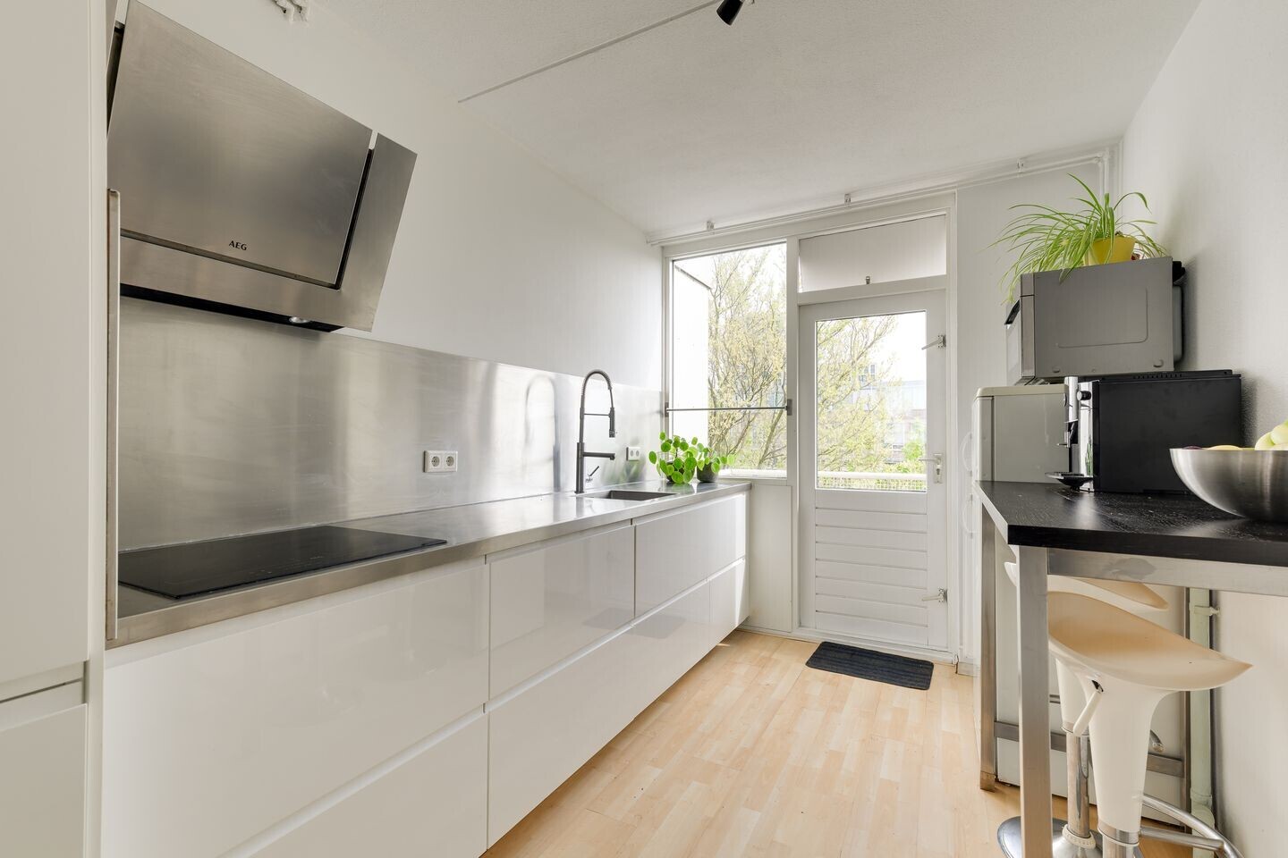 Appartement te koop: Van Leeuwenhoekstraat 151, 'S-Gravenhage