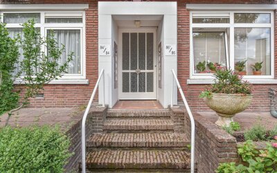 Stadhouders. 84-A