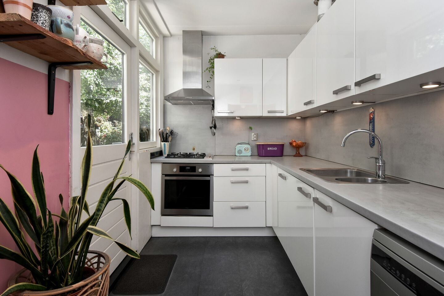 Tussenwoning te koop: Chasséstraat 18, 'S-Gravenhage