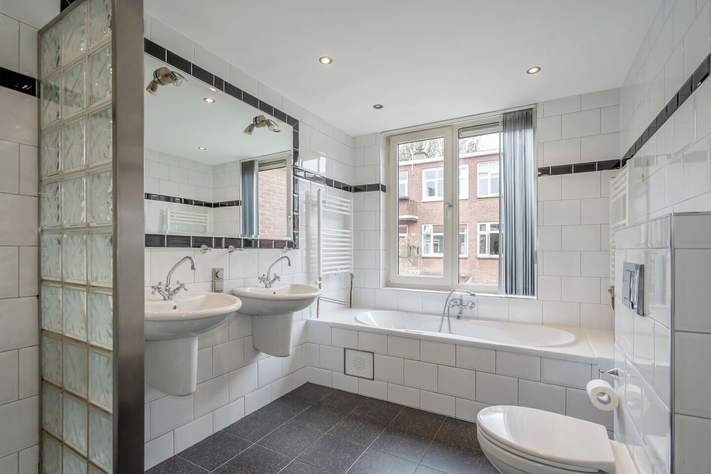 Tussenwoning te koop: Miquelstraat 169, 'S-Gravenhage