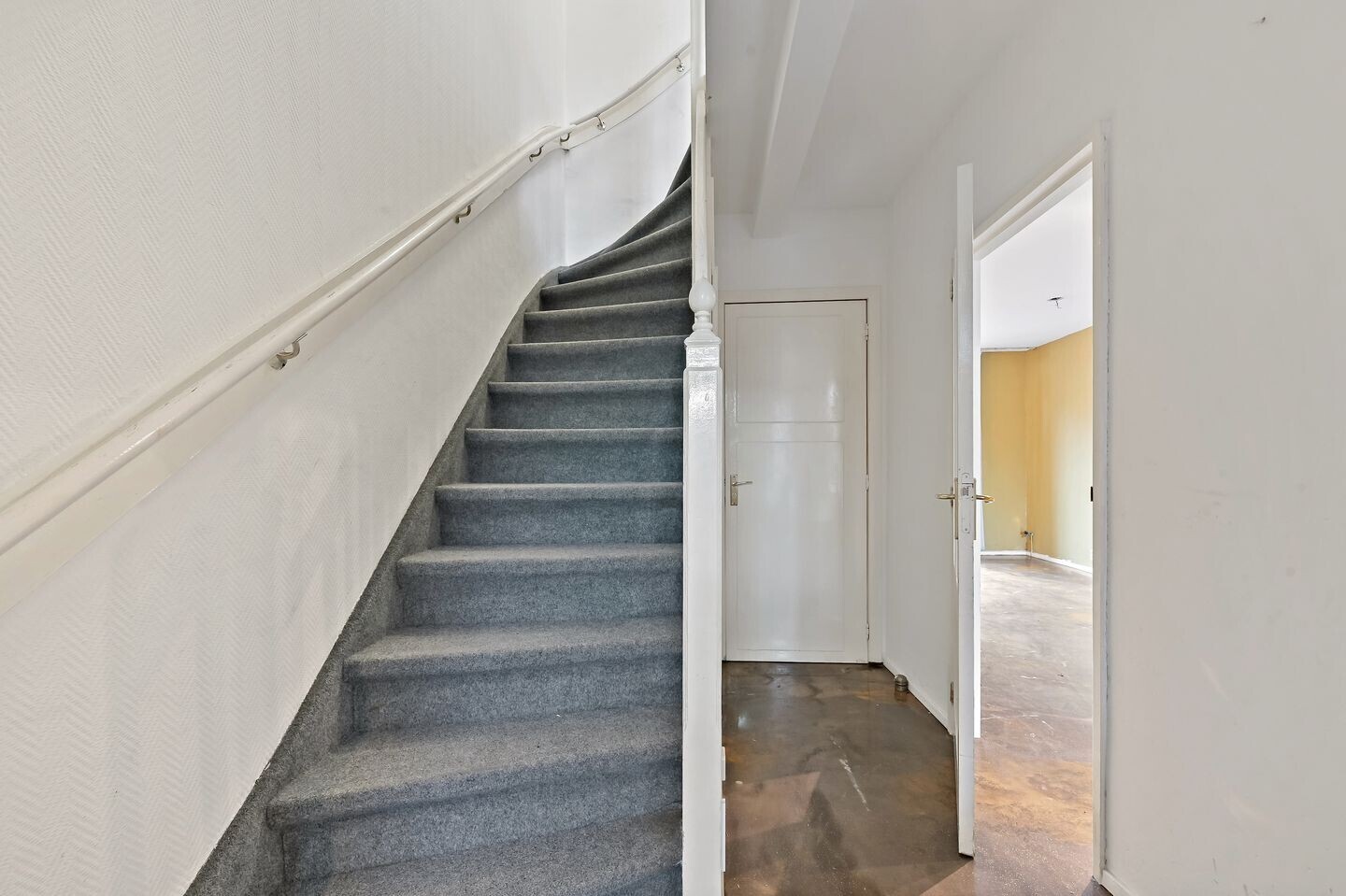 Tussenwoning te koop: Schlegelstraat 104, 'S-Gravenhage