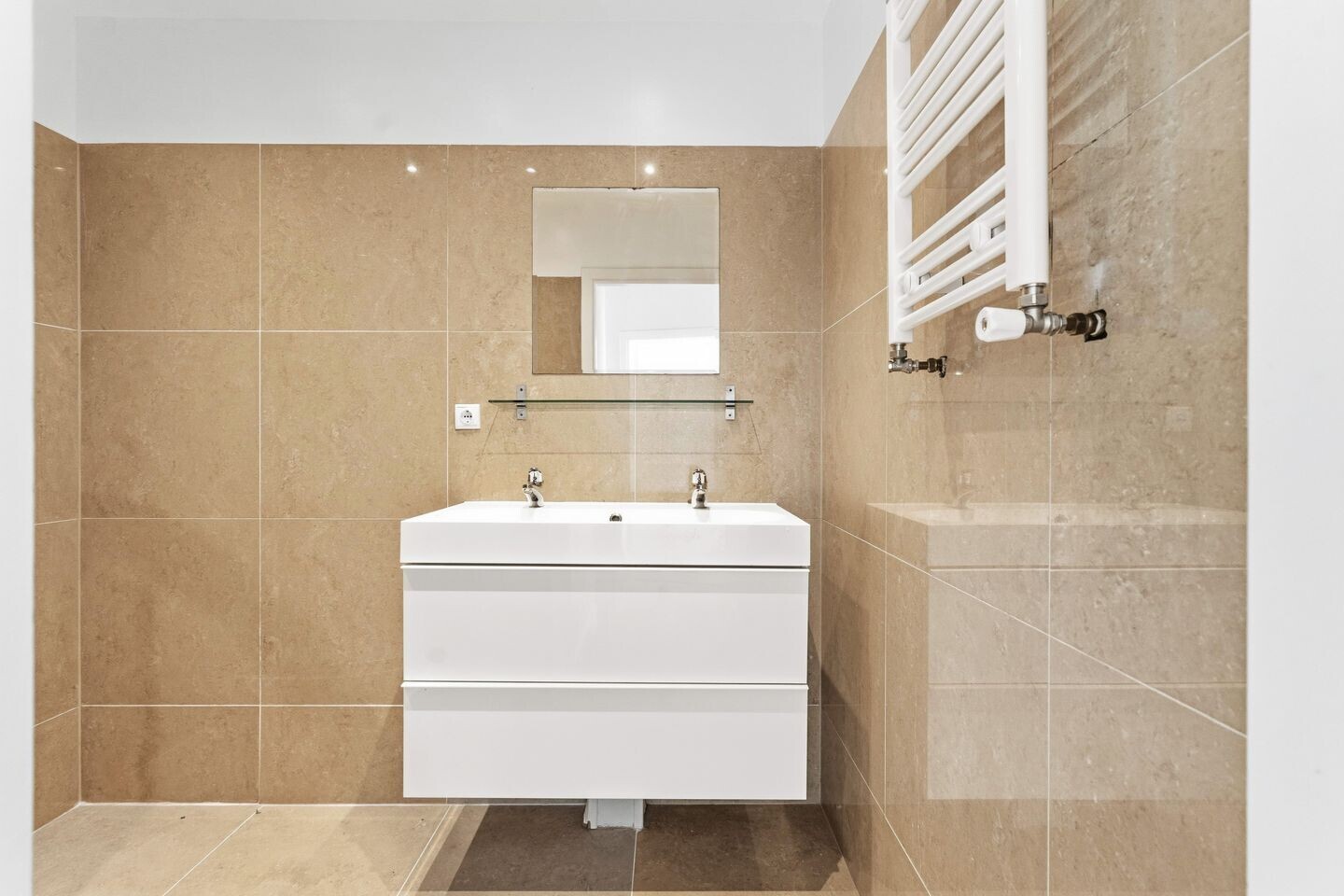 Appartement te koop: Capadosestraat 214, 'S-Gravenhage