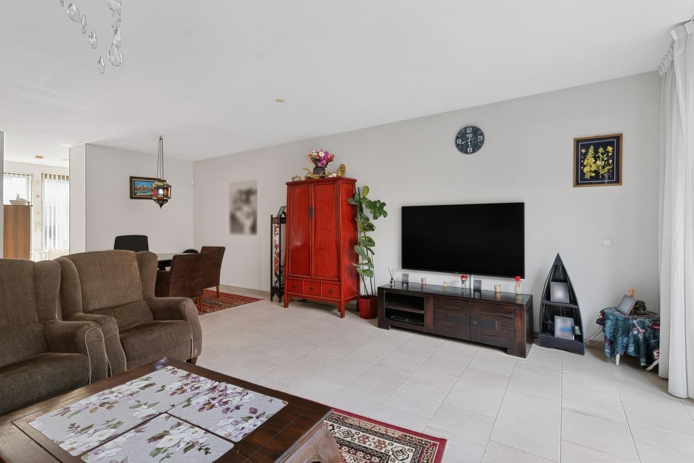 Tussenwoning te koop: Van der Hoogenhof 9, 'S-Gravenhage