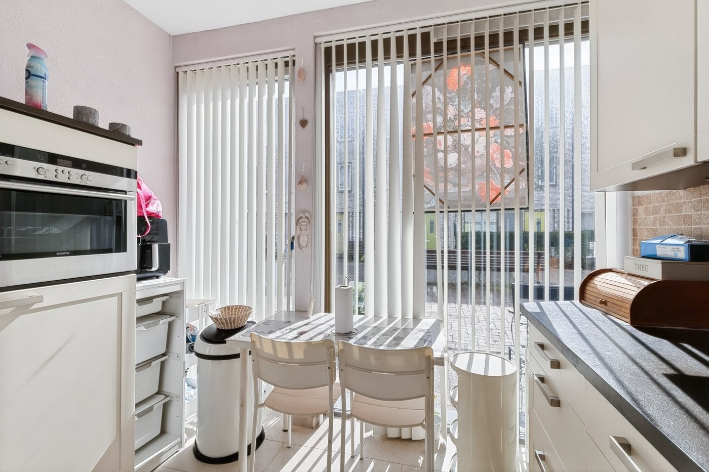 Tussenwoning te koop: Van der Hoogenhof 9, 'S-Gravenhage