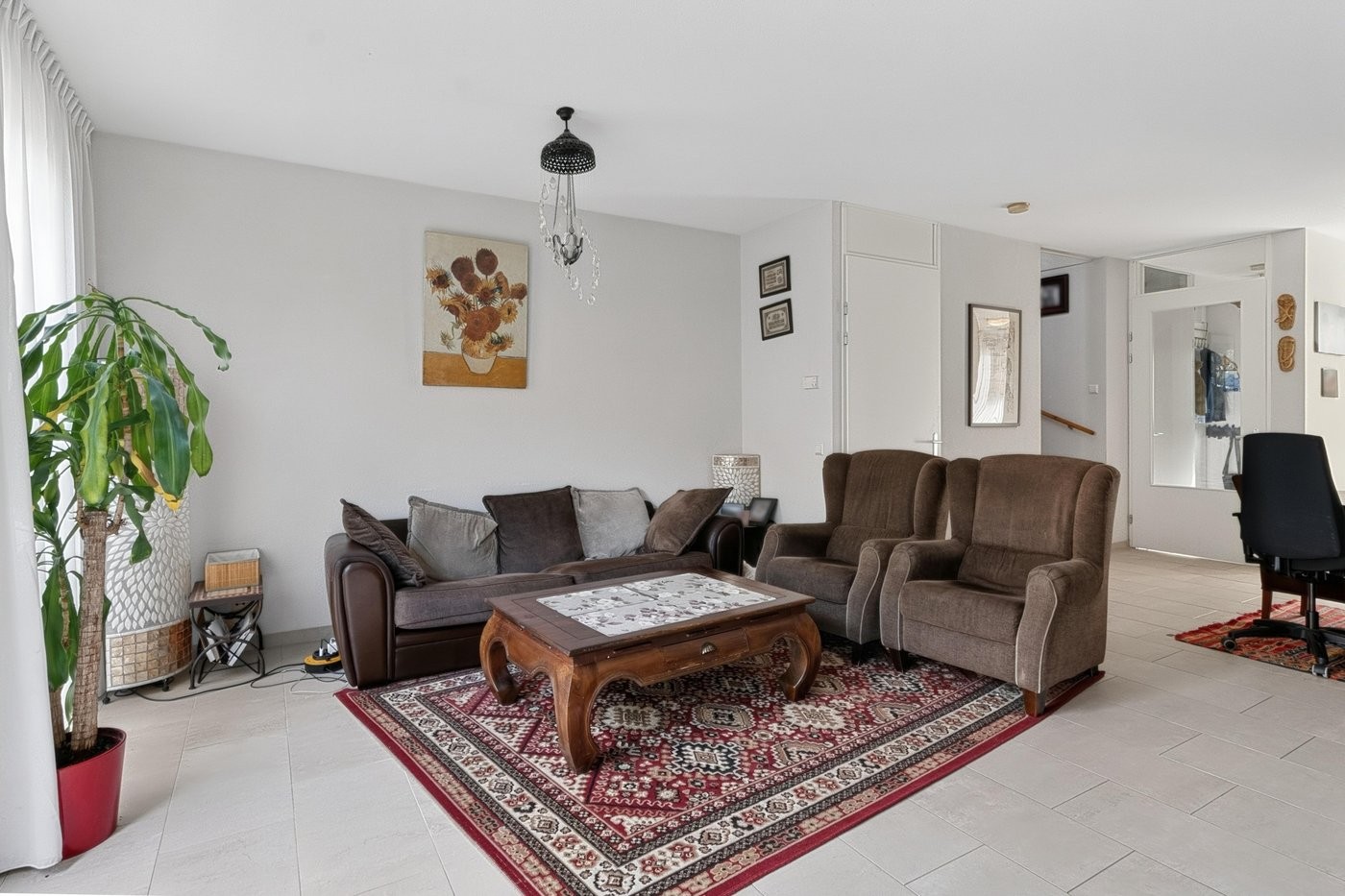 Tussenwoning te koop: Van der Hoogenhof 9, 'S-Gravenhage