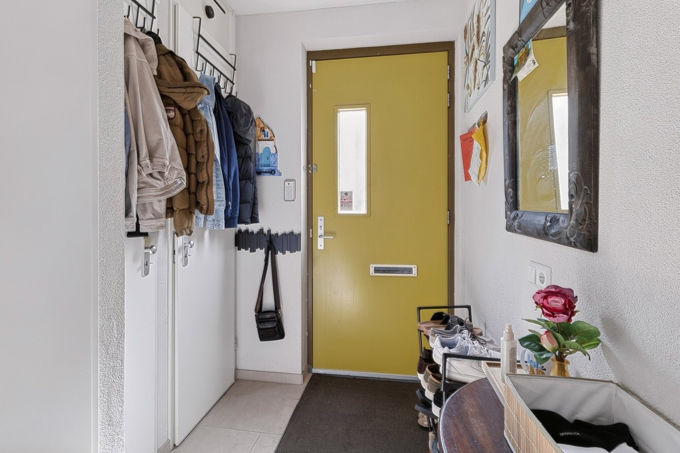 Tussenwoning te koop: Van der Hoogenhof 9, 'S-Gravenhage