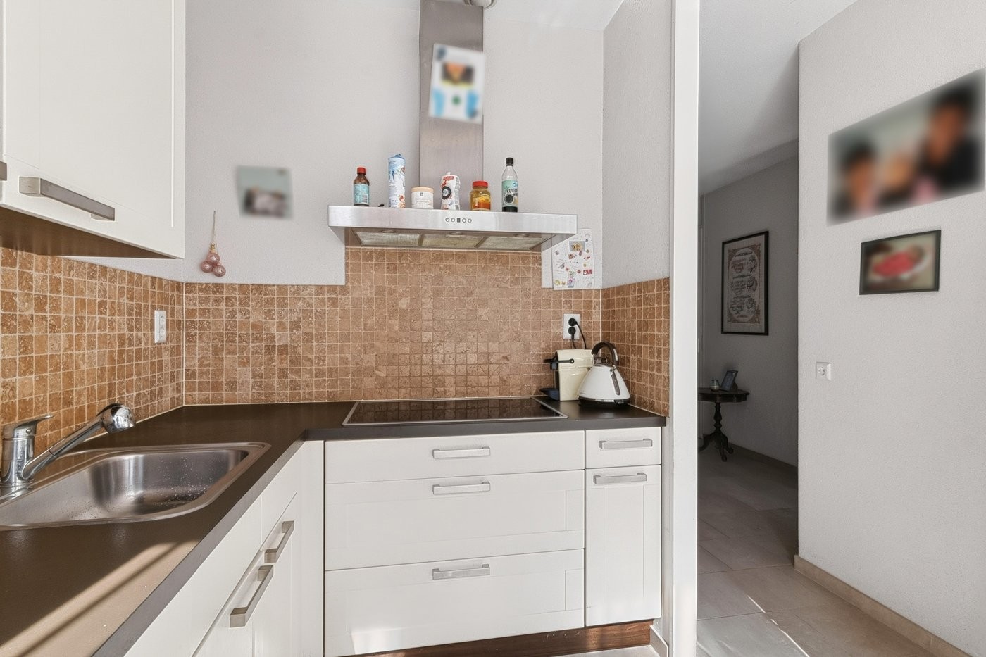 Tussenwoning te koop: Van der Hoogenhof 9, 'S-Gravenhage