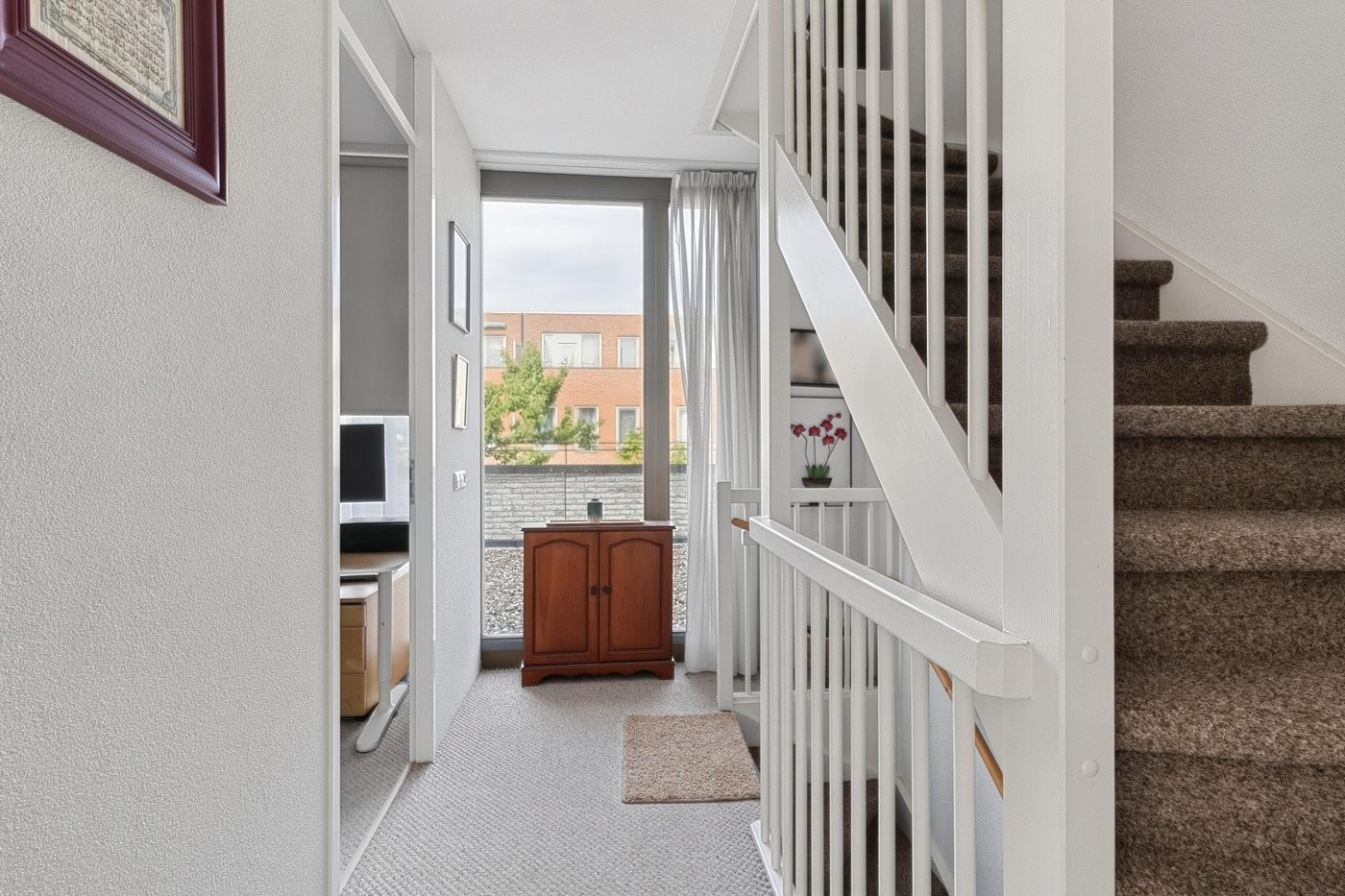 Tussenwoning te koop: Van der Hoogenhof 9, 'S-Gravenhage