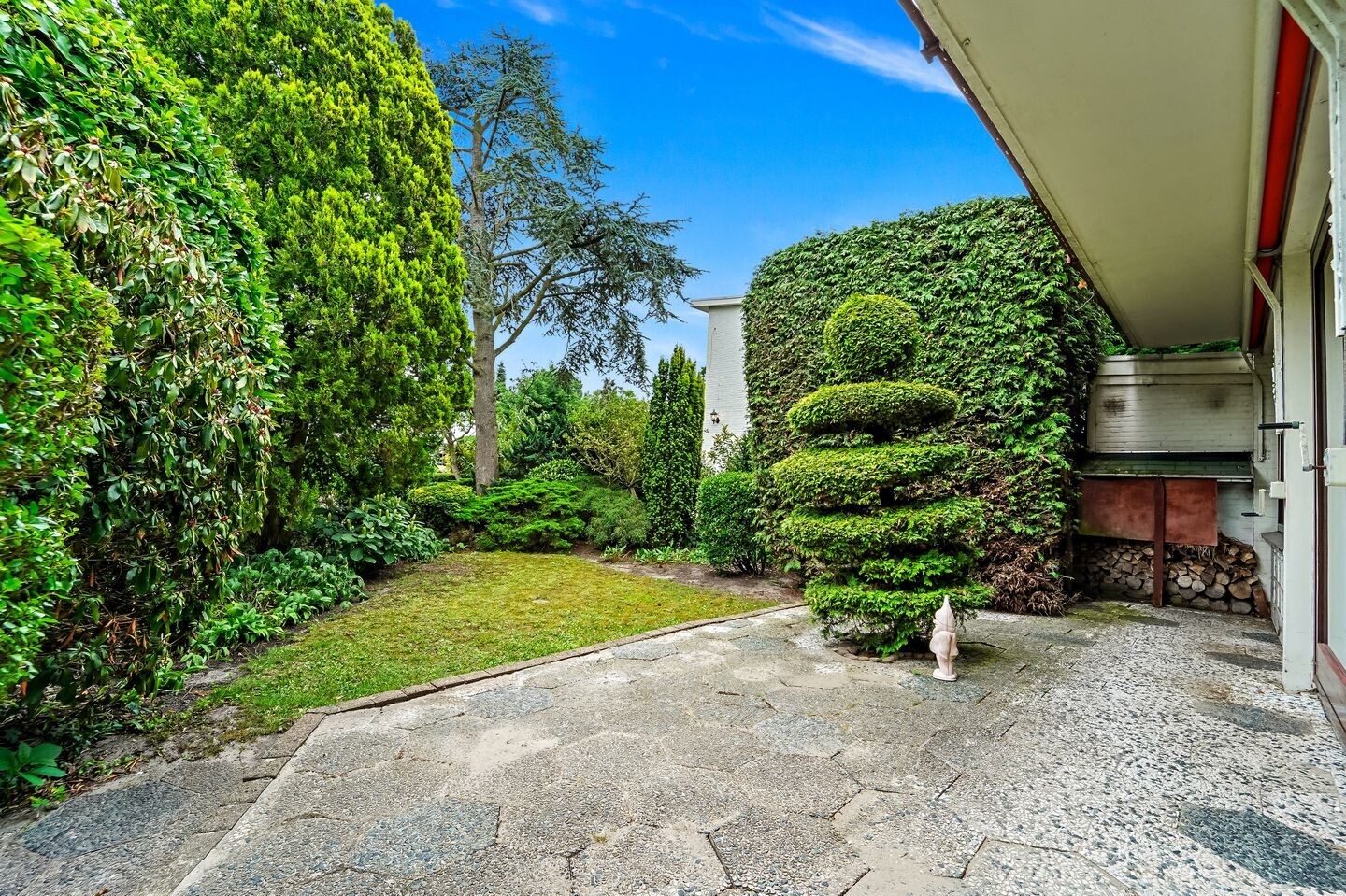 Hoekwoning te koop: Loevesteinlaan 210, 'S-Gravenhage