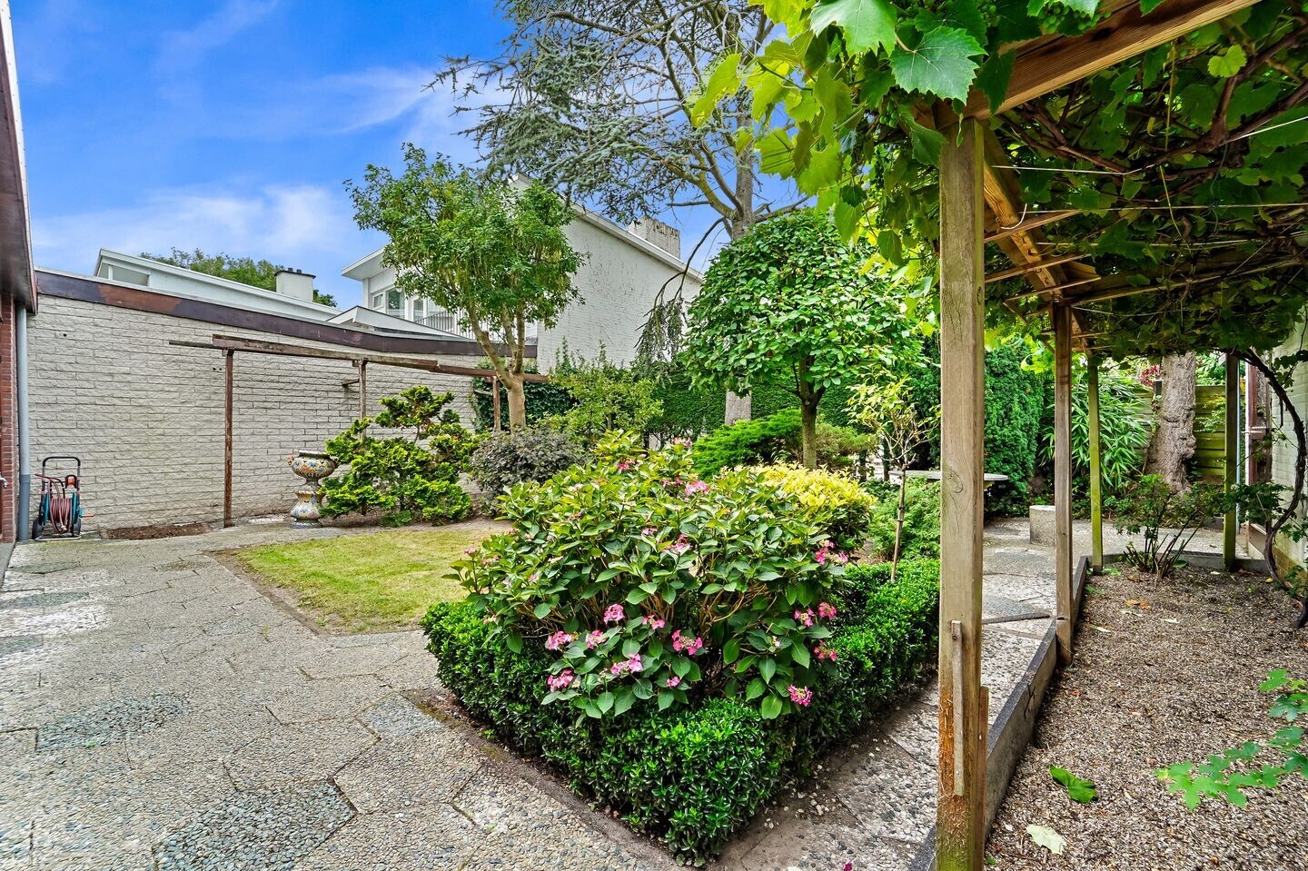 Hoekwoning te koop: Loevesteinlaan 210, 'S-Gravenhage