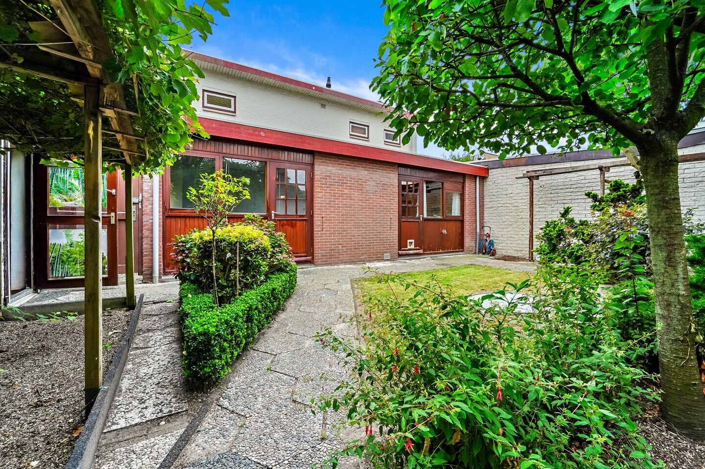 Hoekwoning te koop: Loevesteinlaan 210, 'S-Gravenhage