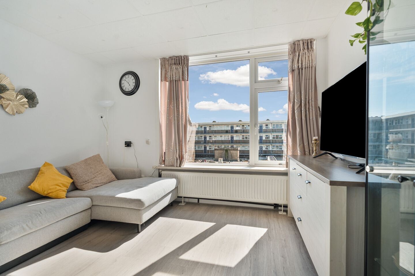 Studio te koop: Wolvenrade 103, 'S-Gravenhage