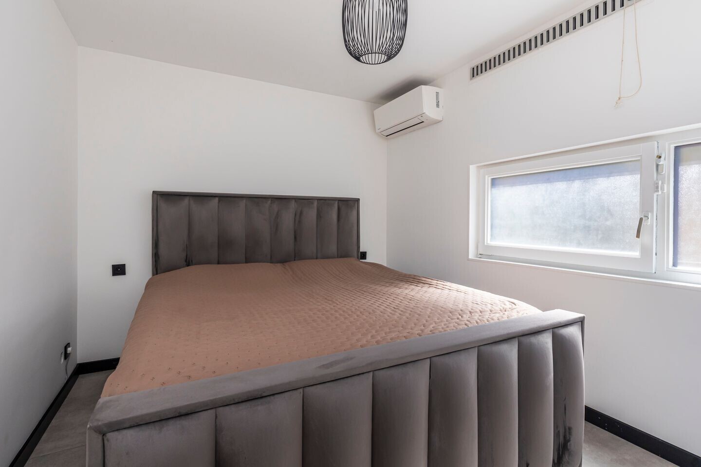 Tussenwoning te koop: Dedemsvaartweg 207, 'S-Gravenhage